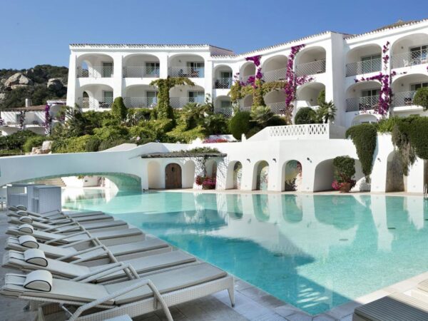 Piscina del Grand Hotel Poltu Quatu - Ejecución integral de las instalaciones